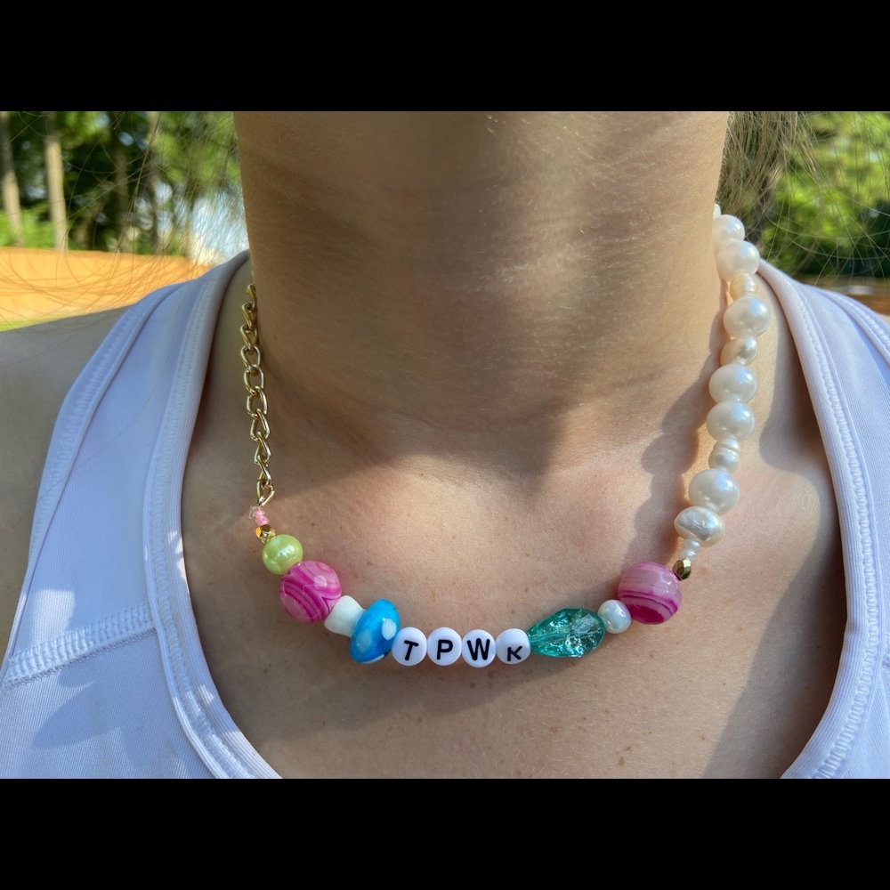Pearl bead necklace